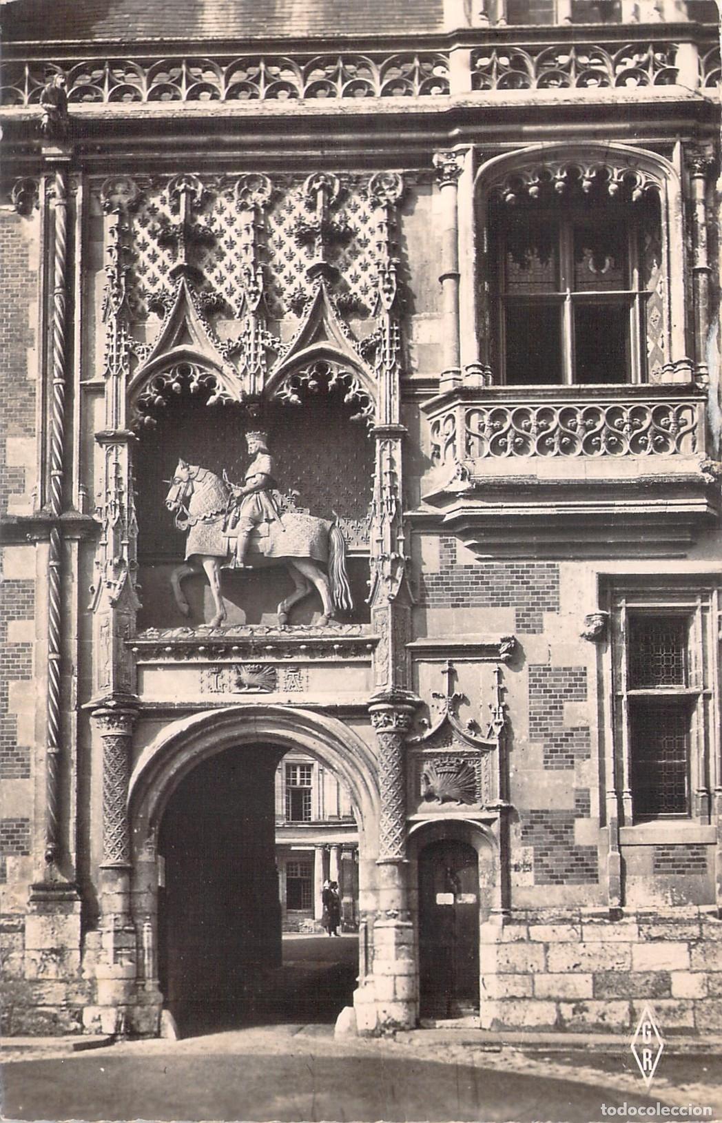 Postales: Postal de la Entrada del Castillo de Blois y Estatua de Luis XII