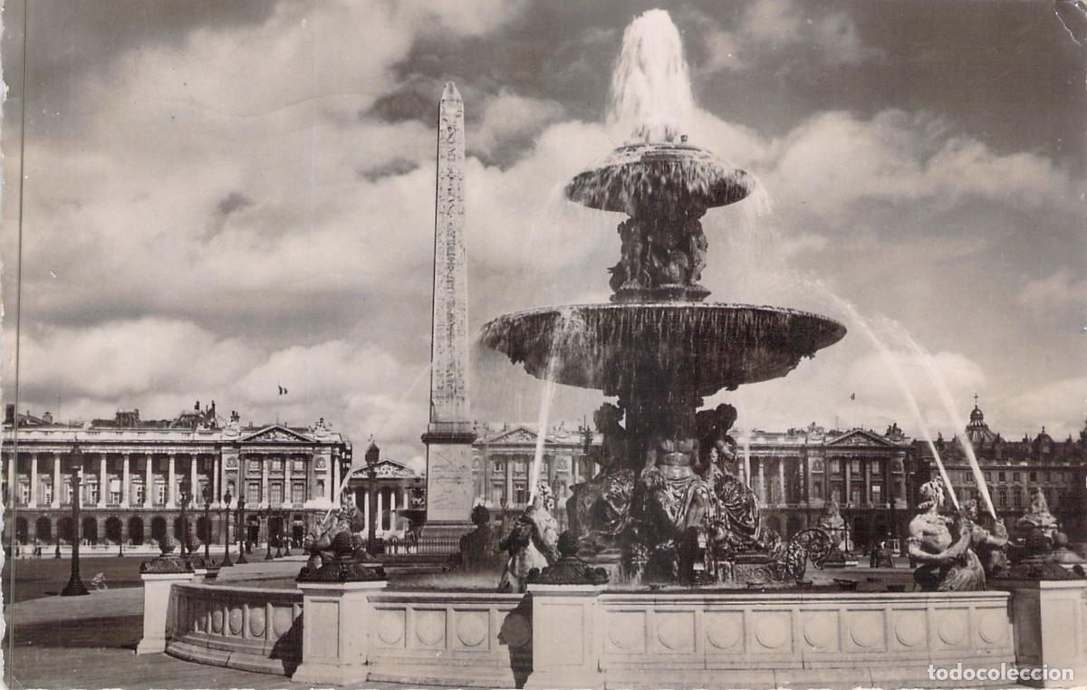 Postales: Postal de la Plaza de la Concordia en Par&iacute;s con Obelisco y Fuente