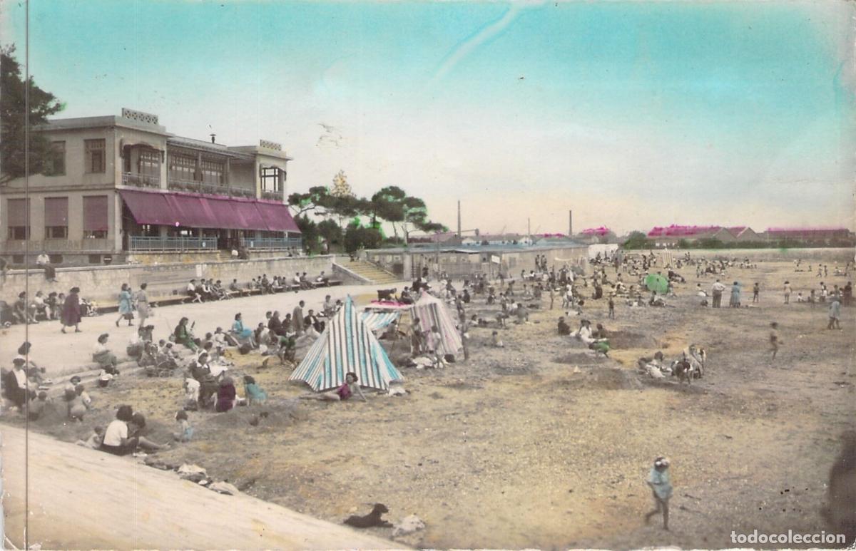 Postales: Postal de la Playa de La Rochelle con ba&ntilde;istas y carpas