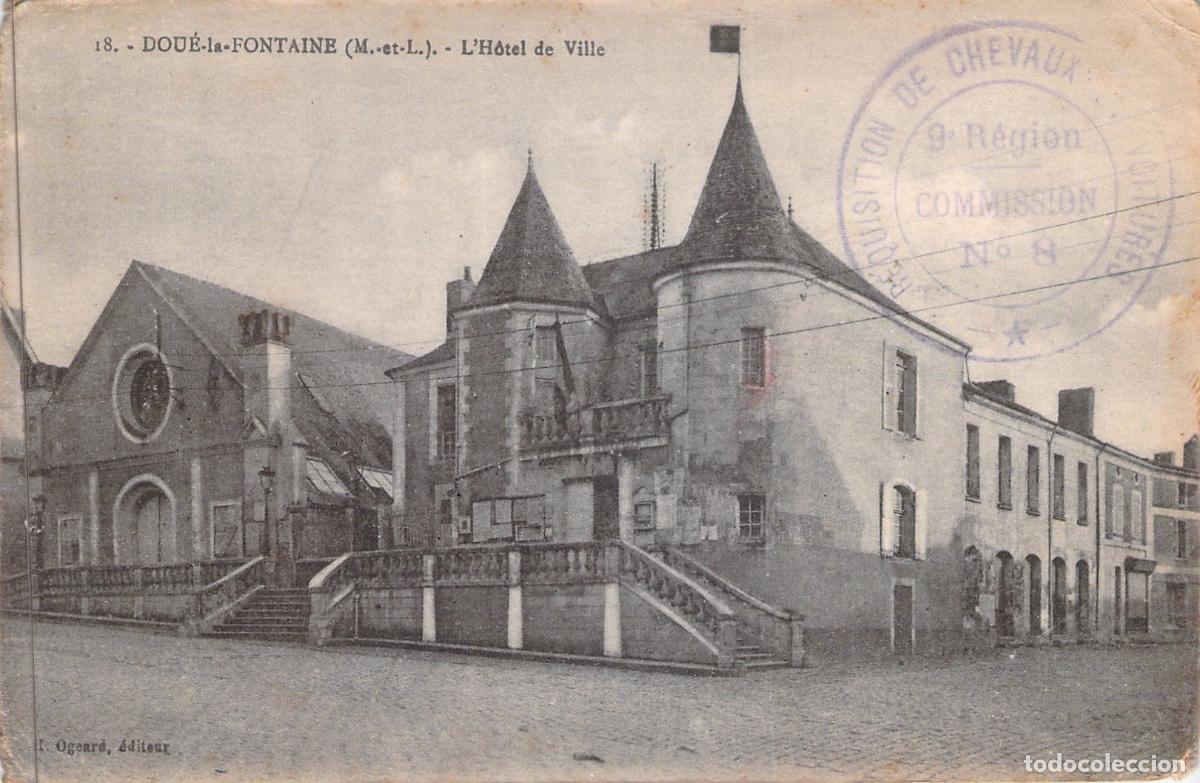 Postales: Postal de Dou&eacute;-la-Fontaine: Edificio del Ayuntamiento (L'H&ocirc;tel de Ville)