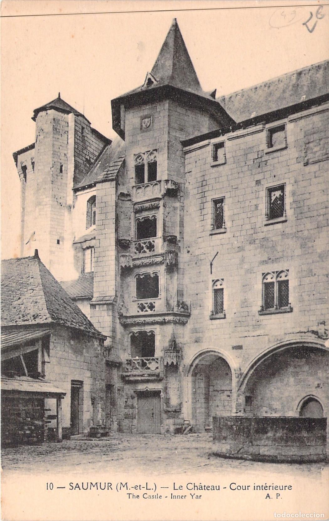 Postales: Postal del Patio Interior del Castillo de Saumur, Francia