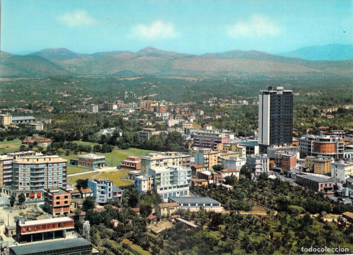 Postcards: Postal de Frosinone, Italia - Quartiere De Mattheis y Rascacielos