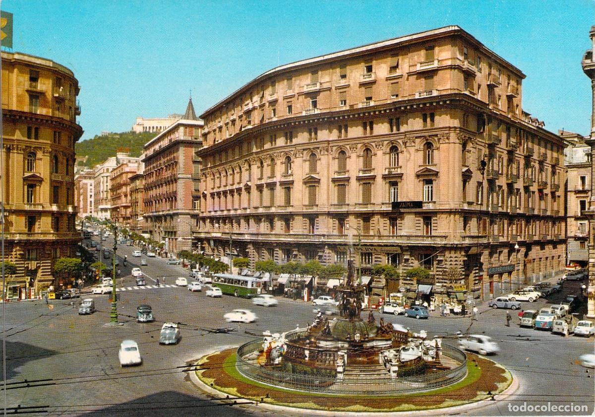 Postcards: Postal de N&aacute;poles, Piazza della Borsa en Italia