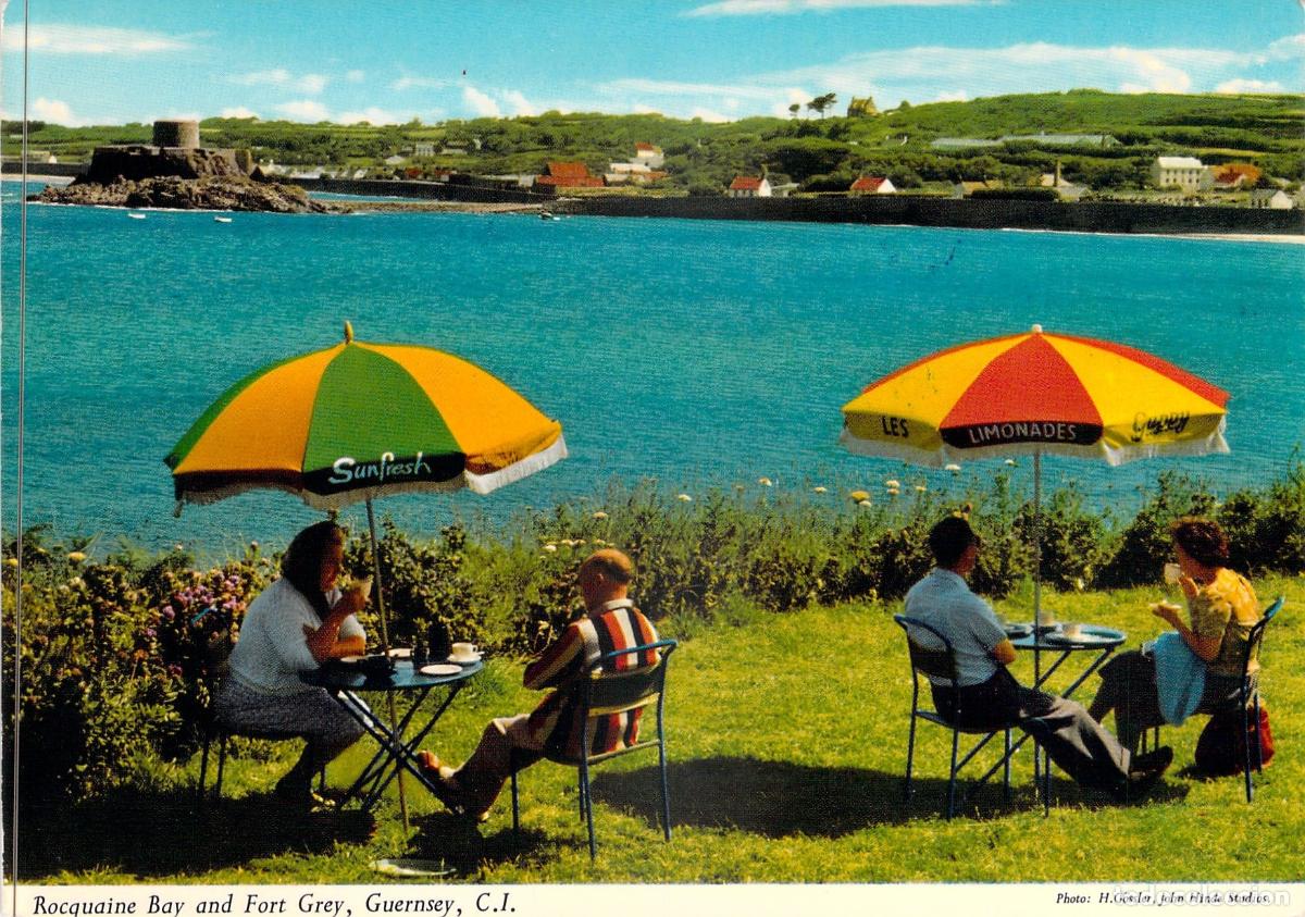 Cartes Postales: Postal de la Bah&iacute;a de Rocquaine y Fort Grey en Guernsey