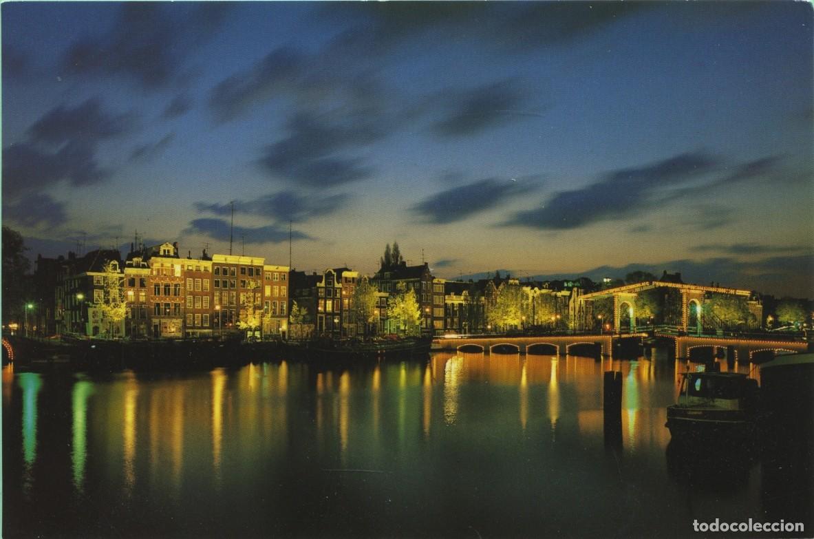 Postales: AMSTERDAM. Holand. The wooden draw-bridge called De Magere Brug across the Amstel. Sin circular. ED.
