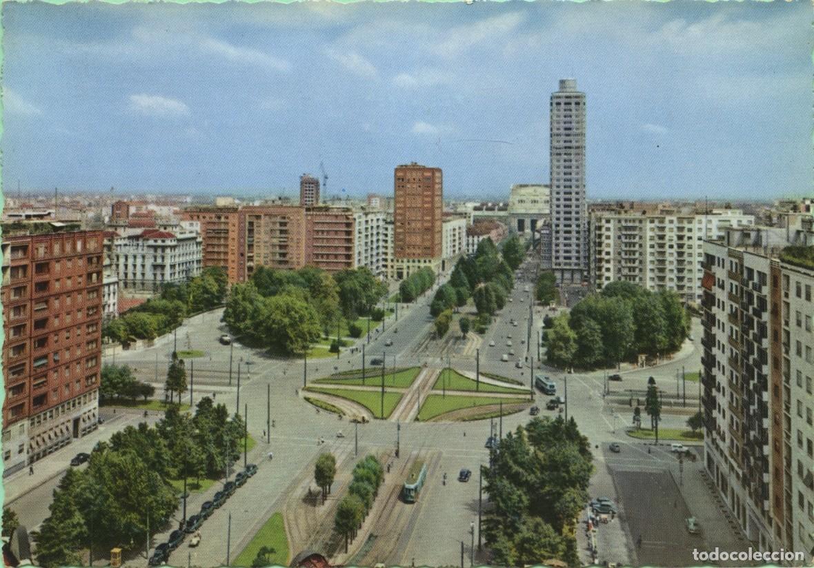 Postales: MILANO. Italia. Piazza della Republica e nuovo Grattacielo. Sin circular. EDITRICE PICOLI
