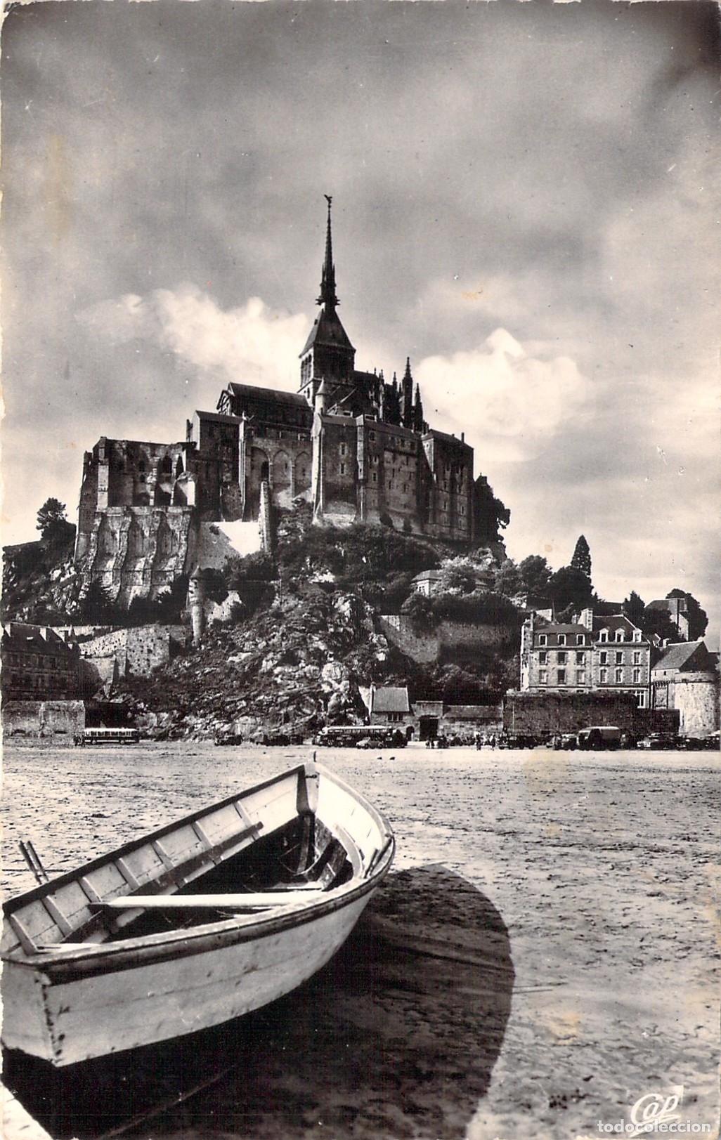 Cartoline: Postal del Mont Saint-Michel en Marea Baja con Bote