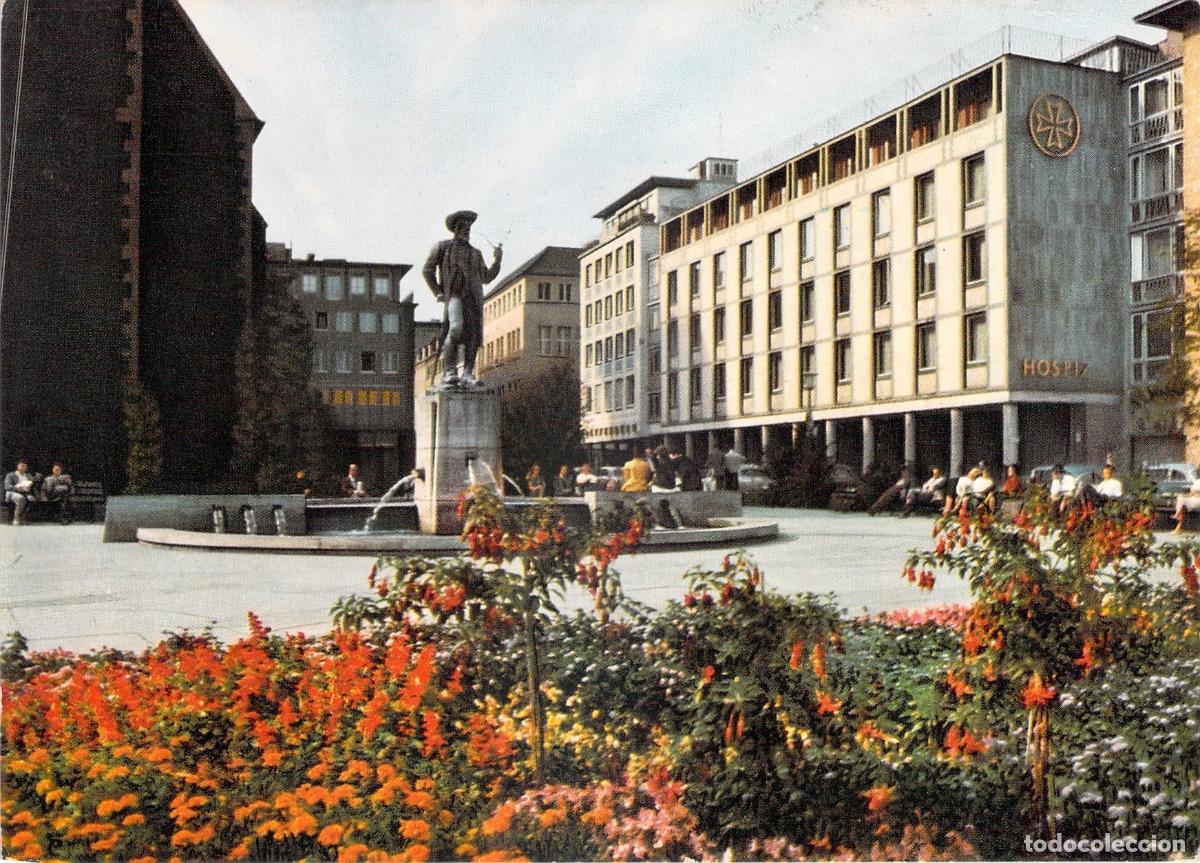 Postkarten: Postal de Bielefeld: Plaza Altst&auml;dter Kirchplatz y Monumento al Tejedor