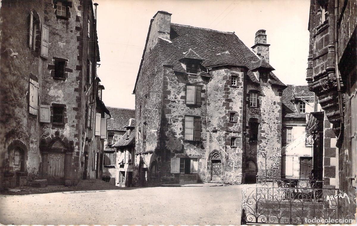 Postales: Postal de Salers Francia, Antiguas Casas en la Plaza Grande
