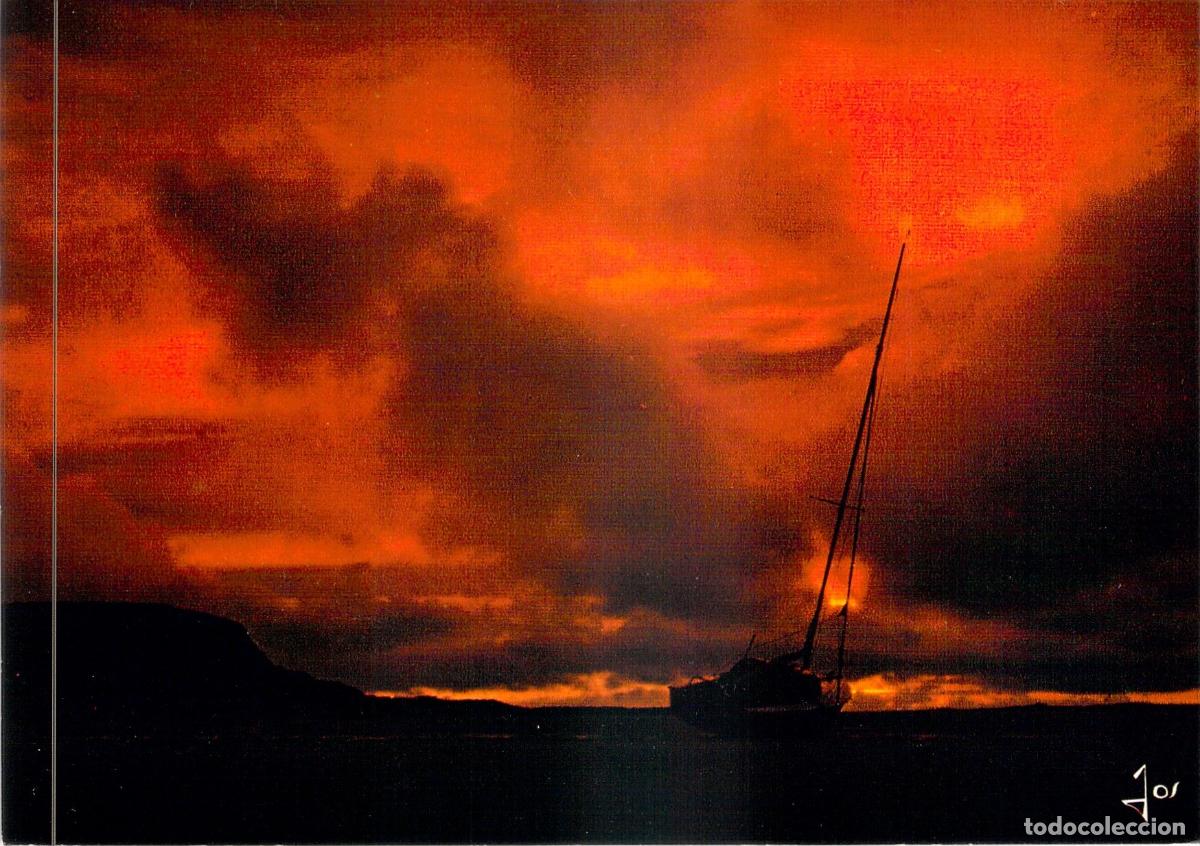 Postales: Postal de Breta&ntilde;a Atardecer con Velero y Cielo de Cobre