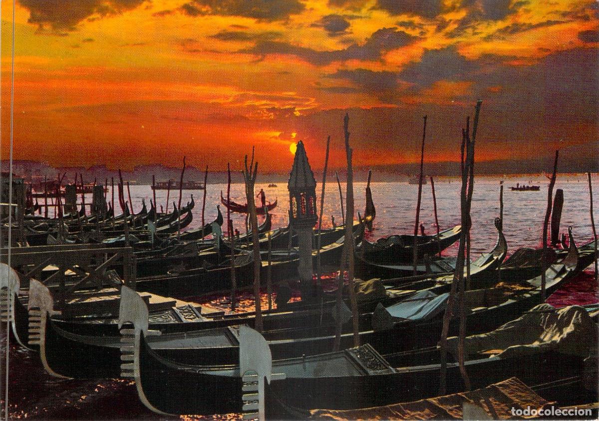 Postales: Postal de Amanecer en el Muelle de San Marcos con G&oacute;ndolas, Venecia