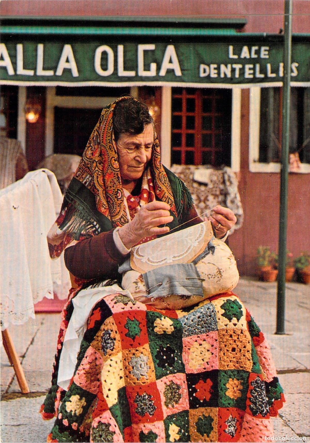 Postales: Postal de Burano Venecia: Encajera Trabajando en el Exterior