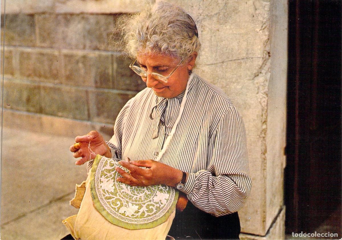 Postales: Postal de Burano Italia: La Merlettaia Encajera Tradicional