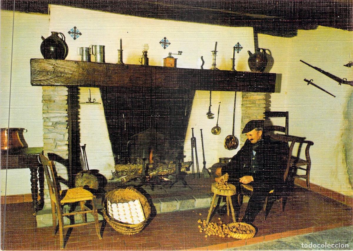 Postales: Postal Tradiciones Francesas: Hombre Abriendo Nueces junto a la Chimenea