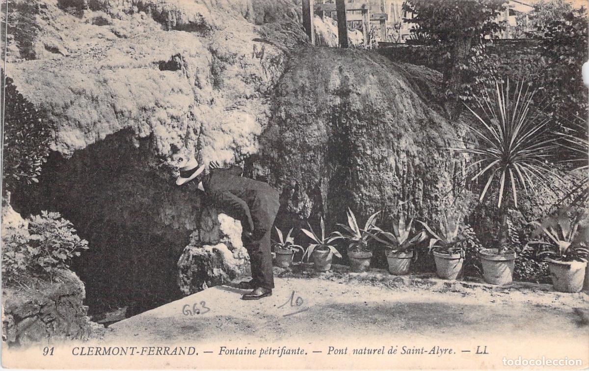 Postales: Postal de la Fuente Petrificante de Saint-Alyre en Clermont-Ferrand