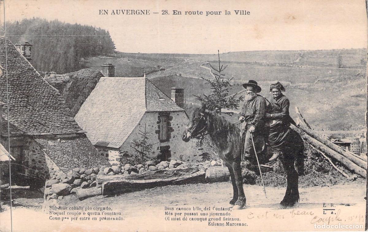 Postales: Postal de Auvergne: Pareja a caballo en ruta a la ciudad