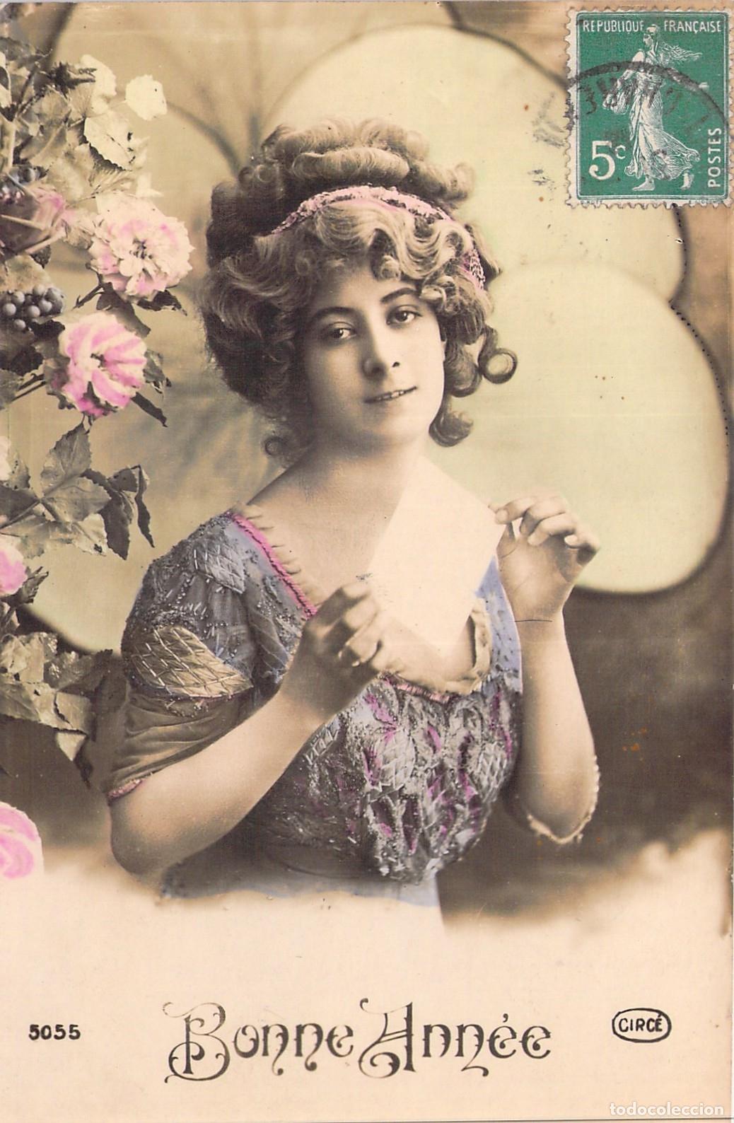 Postales: Postal de Feliz A&ntilde;o Nuevo con Retrato de Mujer y Flores