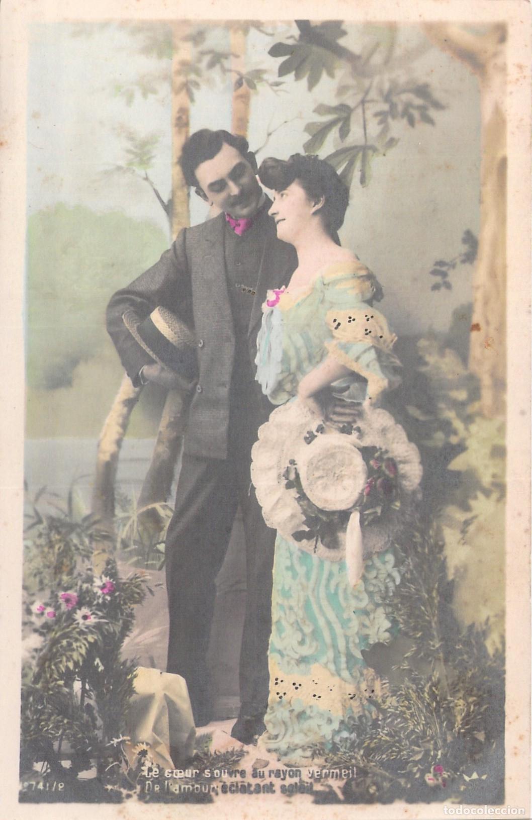 Postales: Postal de Pareja Rom&aacute;ntica en Jard&iacute;n Coloreada a Mano