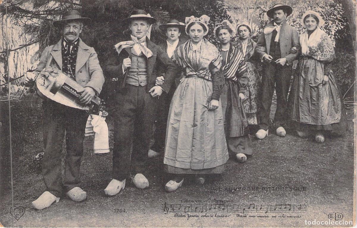 Postales: Postal de Trajes T&iacute;picos de Auvergne con M&uacute;sico de Zanfona