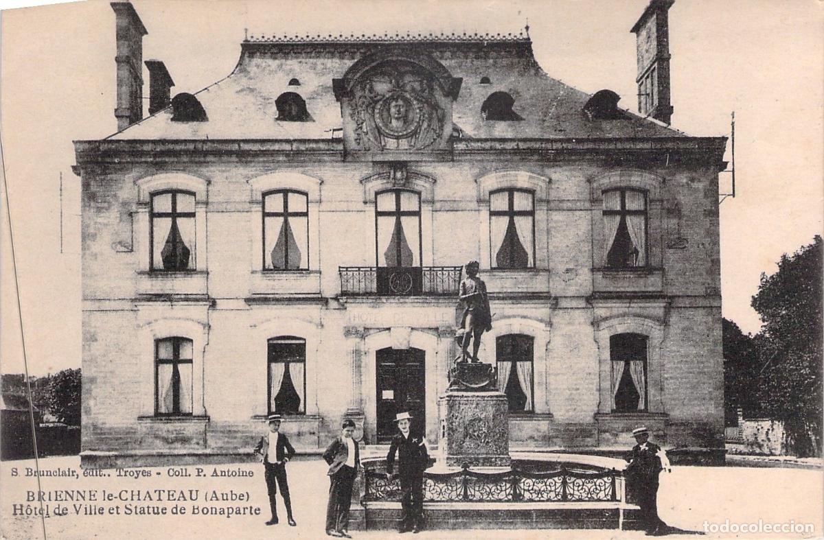 Postales: Postal de Brienne-le-Ch&acirc;teau: Ayuntamiento y Estatua de Bonaparte