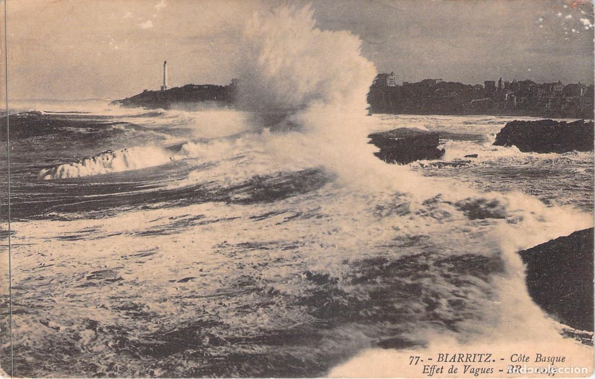 Postales: Postal de Biarritz: Faro y Efecto de Olas en la Costa Vasca