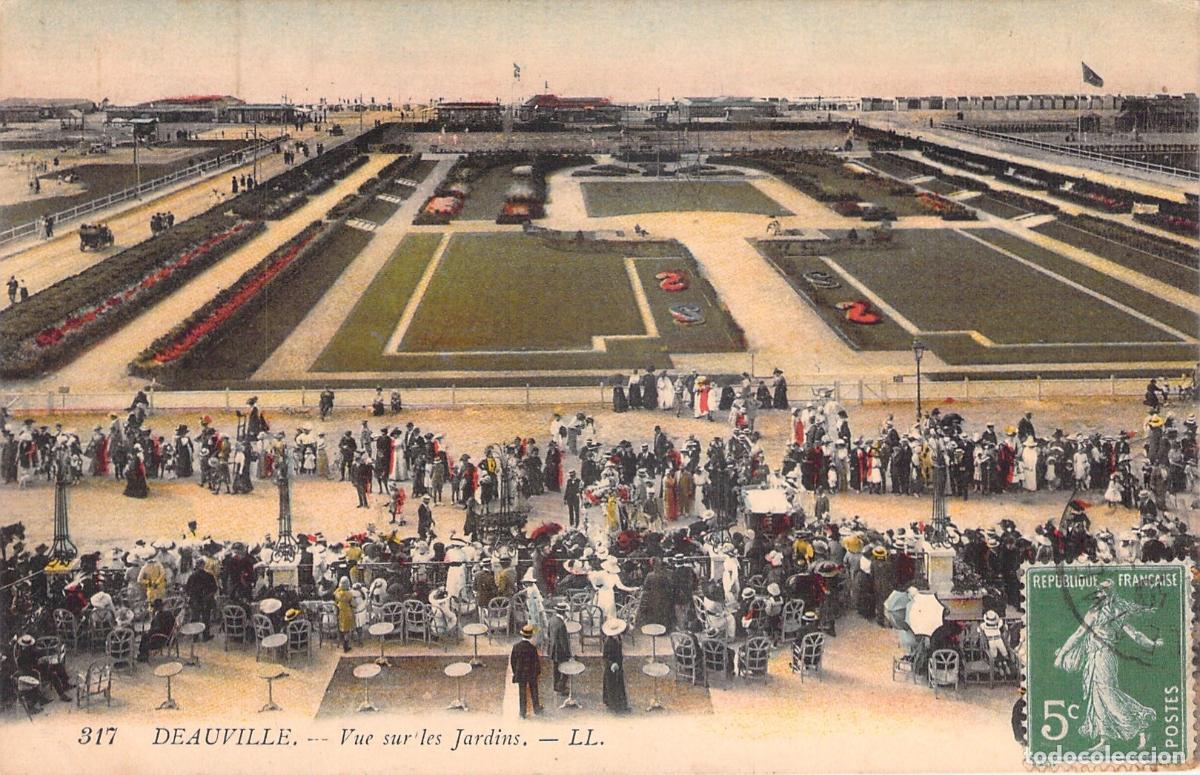 Postales: Postal de Deauville: Vista de los Jardines y Multitud en Normand&iacute;a