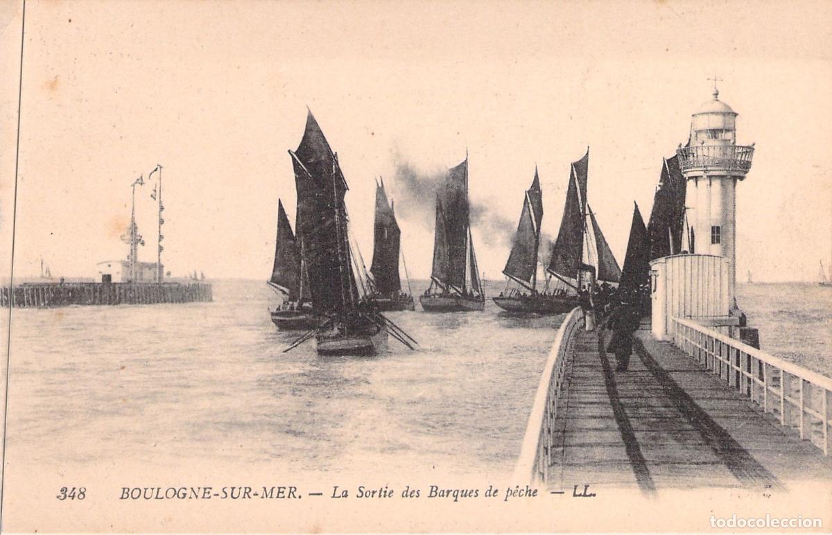 Postales: Postal Boulogne-sur-Mer Francia Salida de Barcos de Pesca y Faro