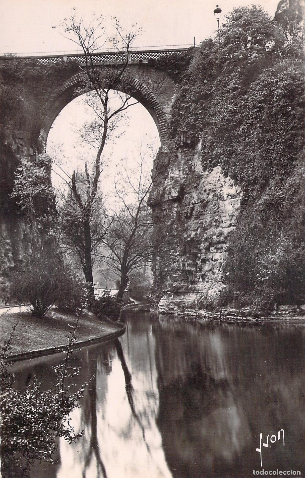 Postcards: Postal de Par&iacute;s: Puente en el Parque des Buttes-Chaumont