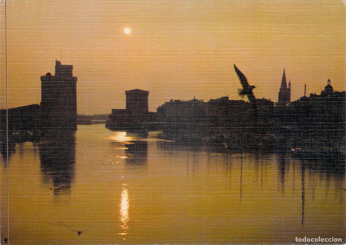 Cartes Postales: Postal de La Rochelle Francia Atardecer en el Puerto Viejo