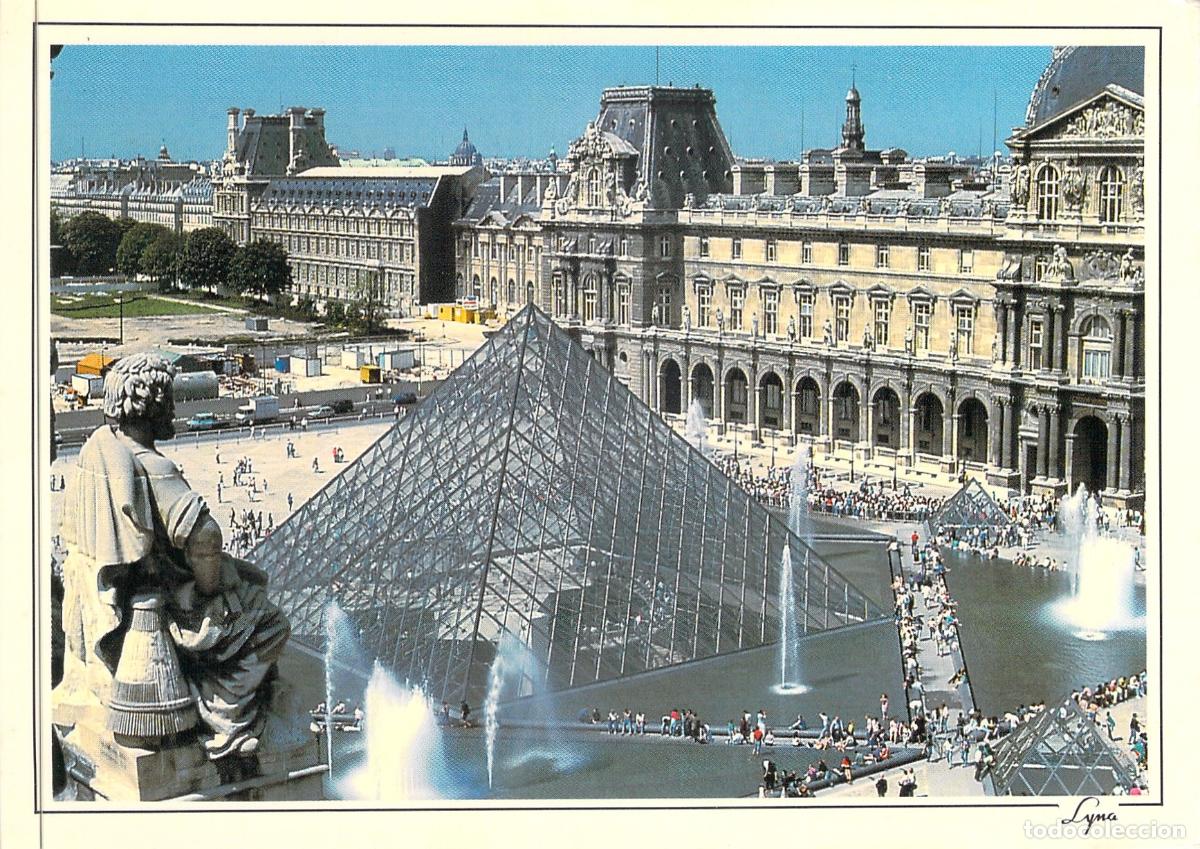 Postales: Postal Museo del Louvre y la Pir&aacute;mide, Par&iacute;s, Francia