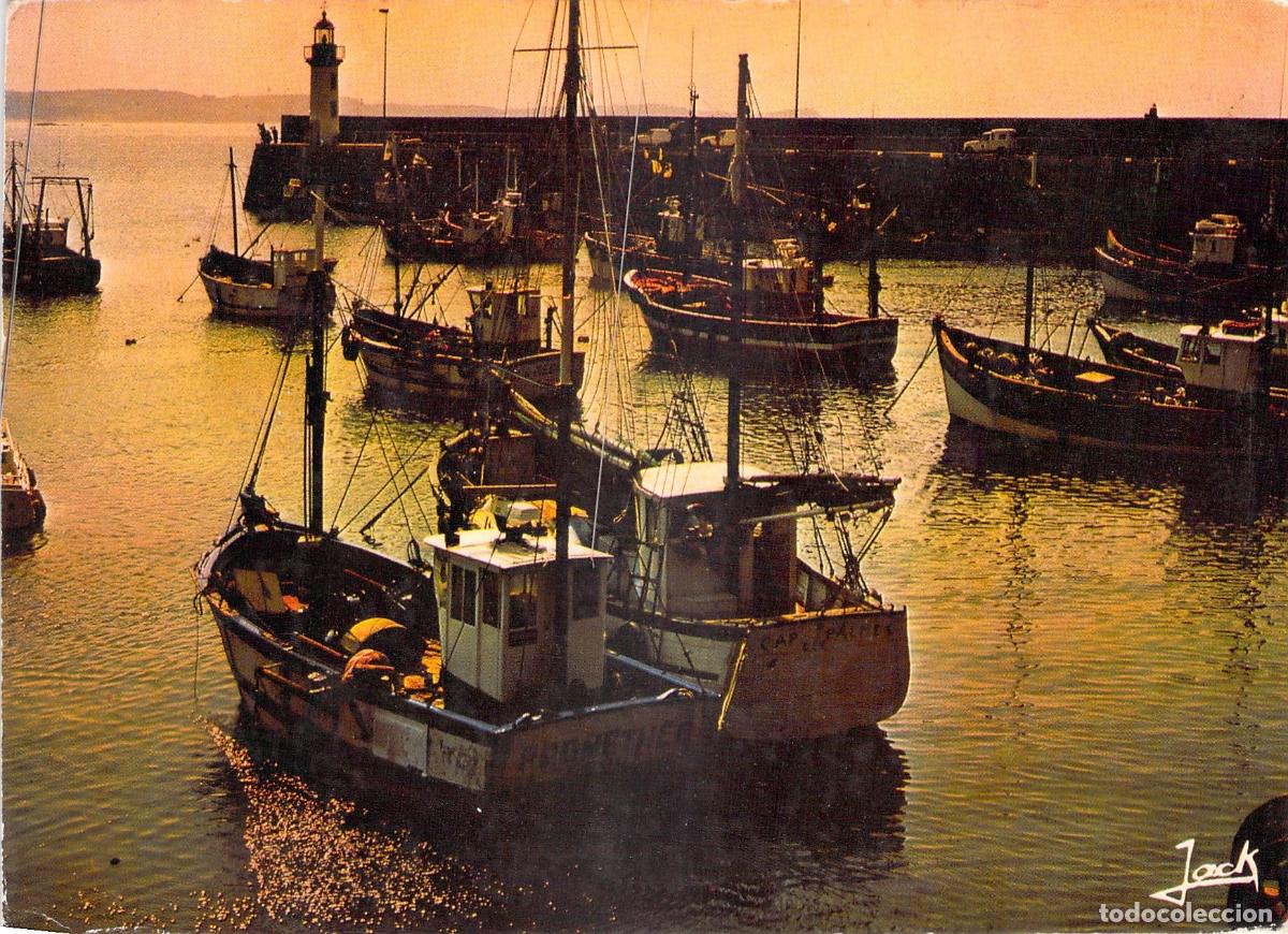 Postales: Postal de Erquy Breta&ntilde;a Puerto de Pesca con Barcos y Faro
