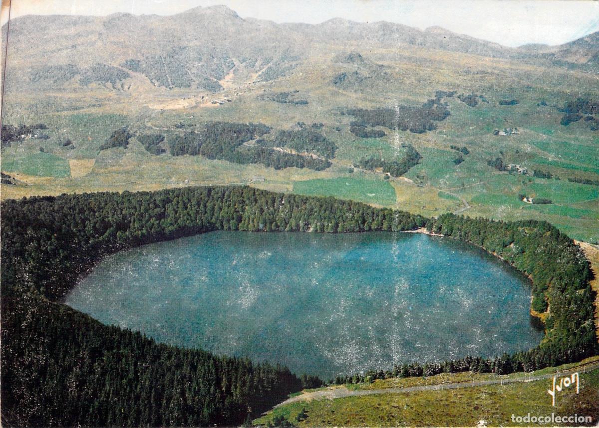 Cartes Postales: Postal Vista A&eacute;rea del Lac Pavin, Auvergne, Francia