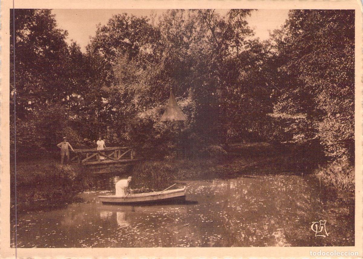 Postcards: Postal de Molineuf - La Bertheloti&egrave;re y la Isla Japonesa