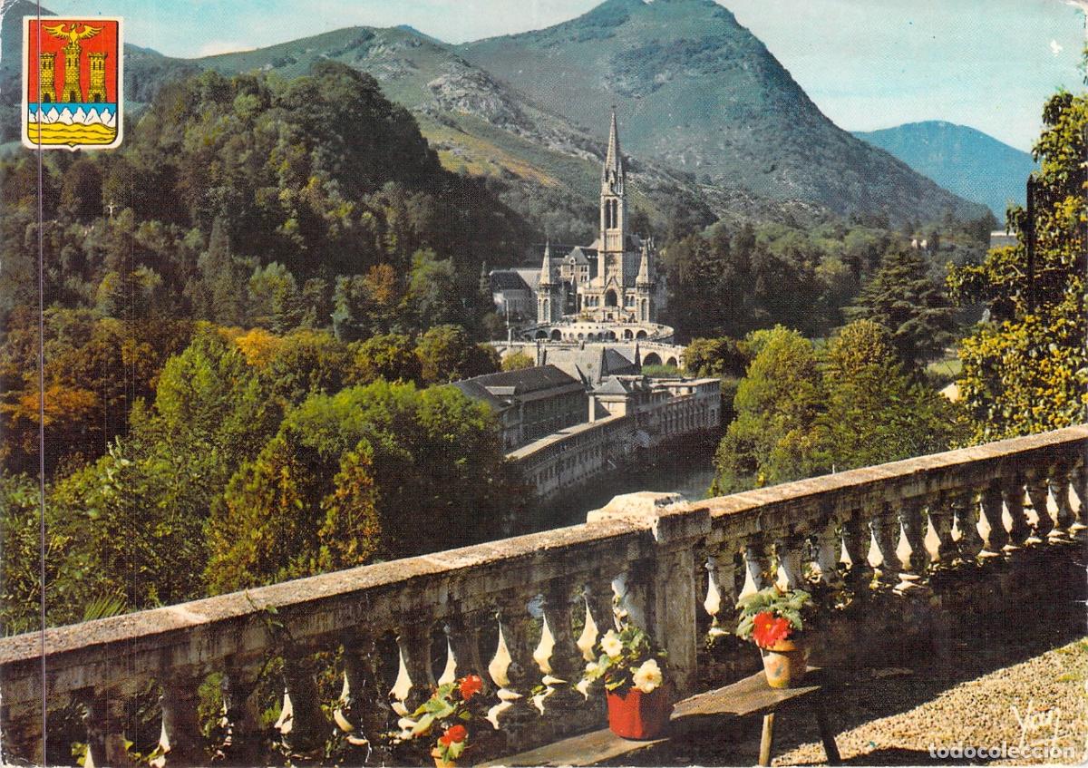 Postcards: Postal de Lourdes, Francia: Vista de la Bas&iacute;lica y las Monta&ntilde;as