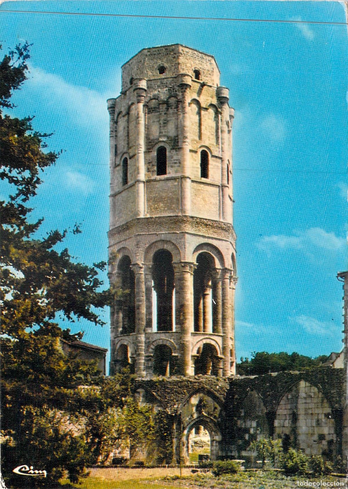 Postales: Postal de la Torre Carlomagno y Abad&iacute;a de Charroux, Francia