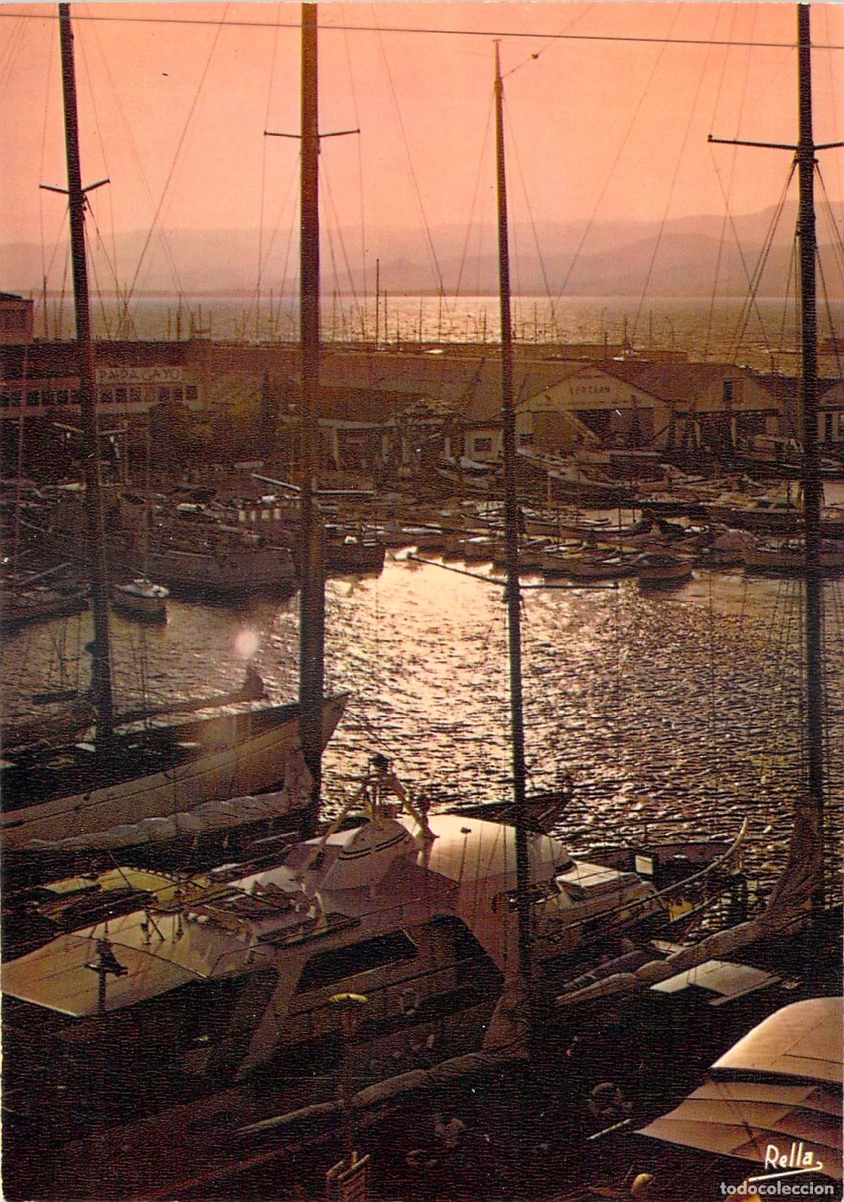 Cartes Postales: Postal del Puerto de Saint-Tropez al Atardecer, Costa Azul