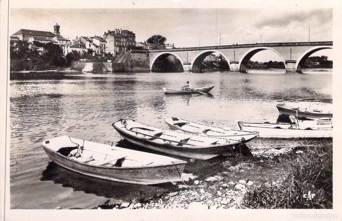 Postkarten: Postal Bergerac Francia Orillas del R&iacute;o Dordogne con Barcas y Puente
