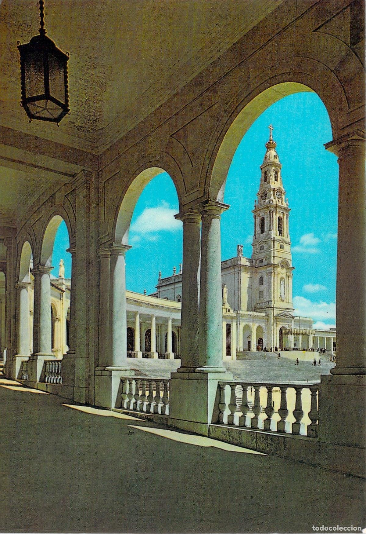 Postales: Postal de la Bas&iacute;lica de F&aacute;tima y sus arcadas en Portugal