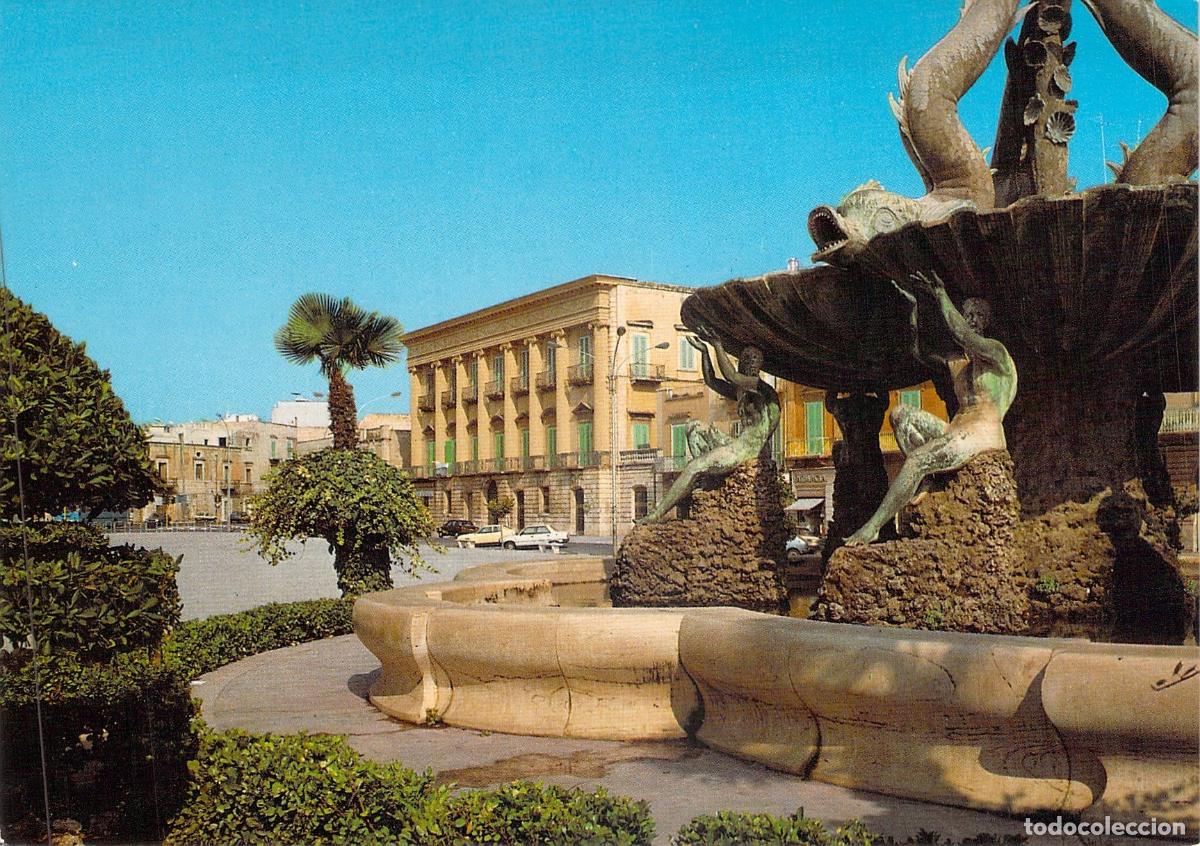 Postkarten: Postal de la Plaza Vittorio Emanuele en Giovinazzo, Italia