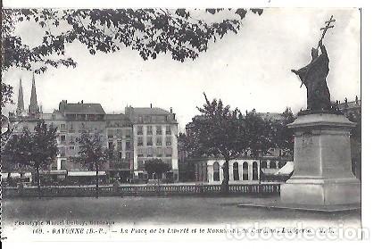 Cartes Postales: CARTE POSTALE 169 BAYONNE LA PLACE DE LA LIBERTE ET LE MONUMENT DU CARDINAL LAVIGERIE M.D PAIS VASCO