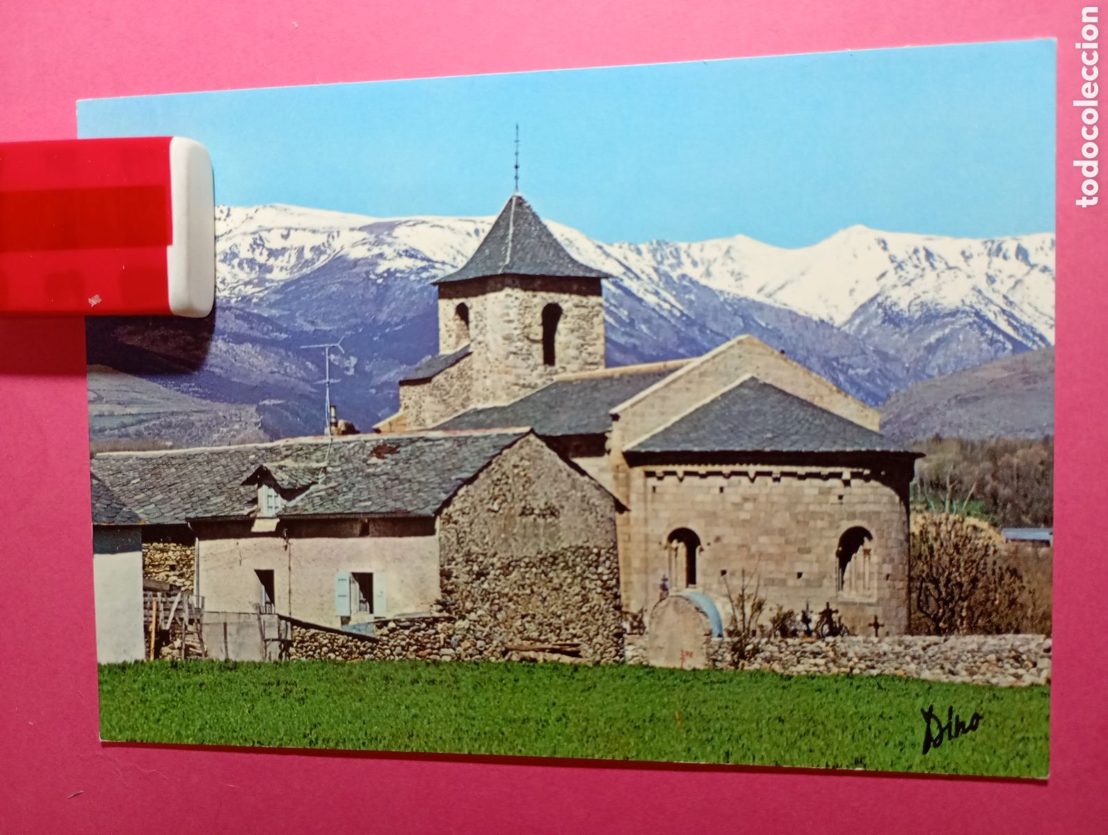 Postales: HIX-BOURG-MADAME EGLISE ROMANE AU FOND LE MASSIF DU PUYMORENS ED. DINO LYONCOLOR S/C R1218