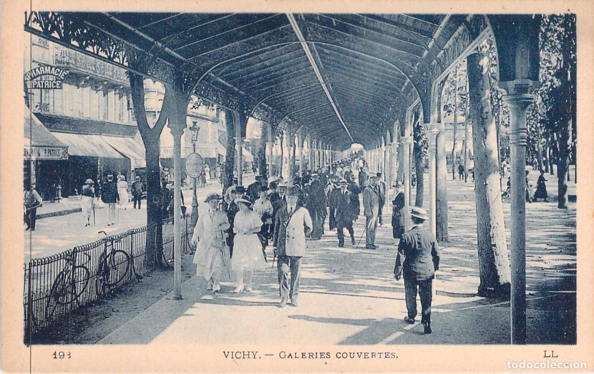 Postales: Postal de Vichy - Galeries Couvertes - Escena Callejera en Francia