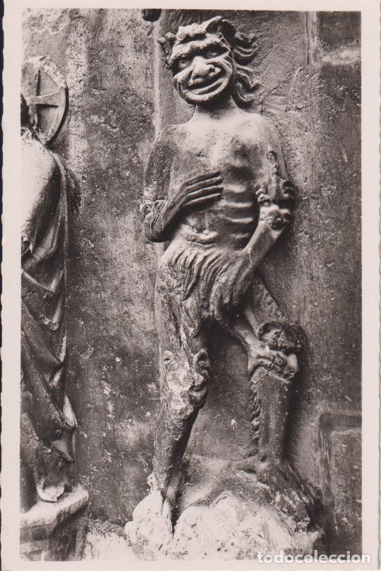 Postais: FRANCIA, CATEDRAL DE REIMS, D&Eacute;MON, CONTREFORT A LA BASE DE LA TOUR NORD - ED.REIMS 110 - ESCRITA