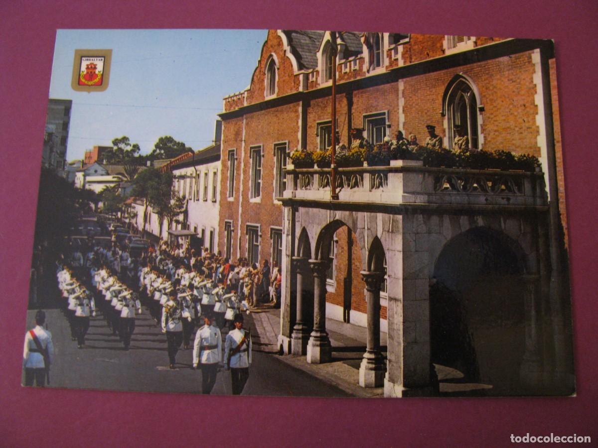 Postales: POSTAL DE GIBRALTAR. CHANGING OF THE GUARD. GOLDEN SHIELD.