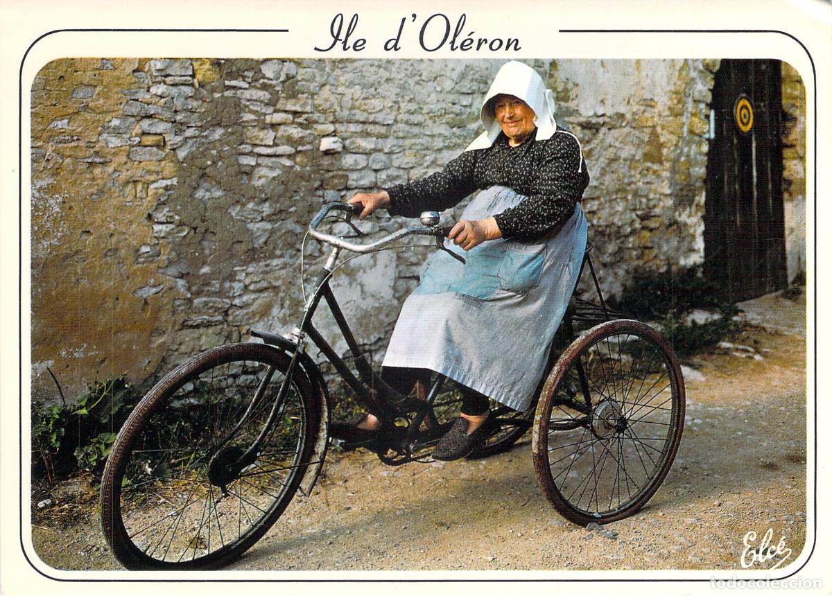 Postales: Postal de Ile d'Ol&eacute;ron: Mujer en Triciclo con Tocado Kiss-Not Bicicleta