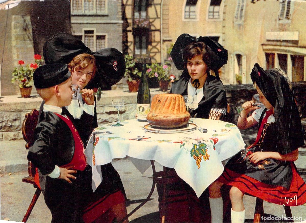 Postales: Postal de Alsacia: Ni&ntilde;os y J&oacute;venes con Trajes Regionales en Colmar