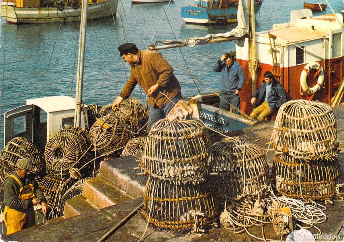 Postales: Postal de Pesca de Langosta en Breta&ntilde;a, Francia