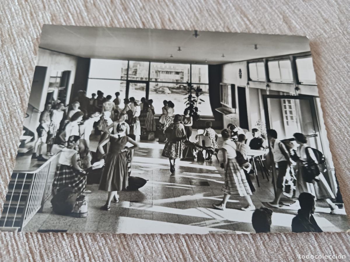 Postales: vestibulo de entrada del hospital juvenil de TRIER