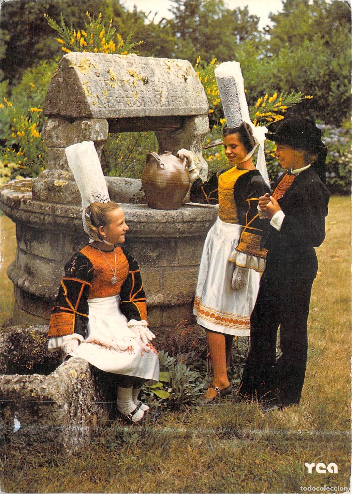Postales: Postal de Breta&ntilde;a Ni&ntilde;os con Trajes Tradicionales de Pays Bigouden