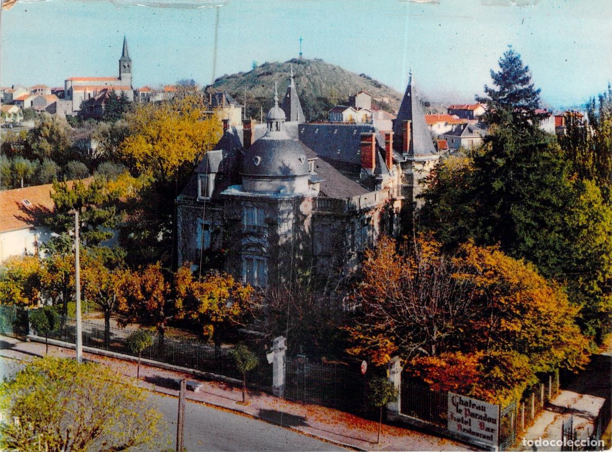 Postkarten: Postal de Ch&acirc;tel-Guyon, Francia - Le Paradou y la Iglesia